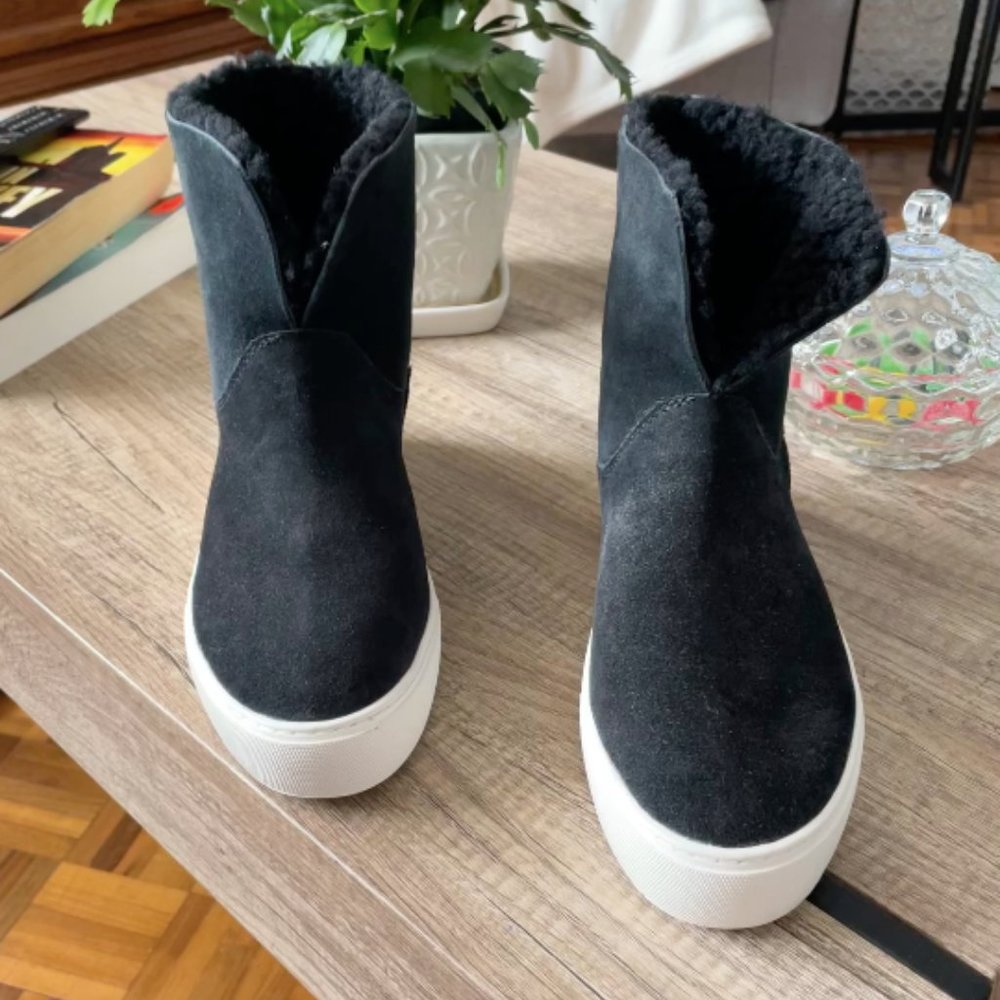 Size 9 UGG Boots NWOT